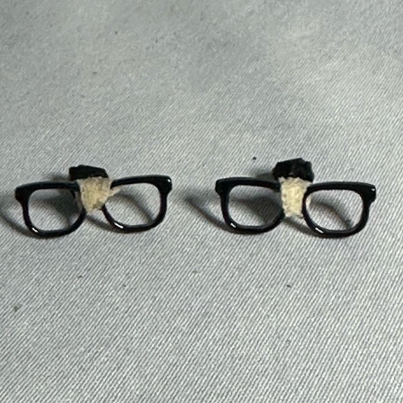 Tiny nerd eyeglasses earrings - Picture 2 of 4